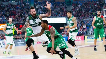Darius Adams lidera al Baskonia ante un Diamantidis que forzó la prórroga (82-78)