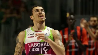 El eléctrico Mike James seguira ofreciendo espectáculo con Laboral Kutxa