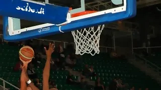 Manu Pereira se une al carrusel de renovaciones en Coruña