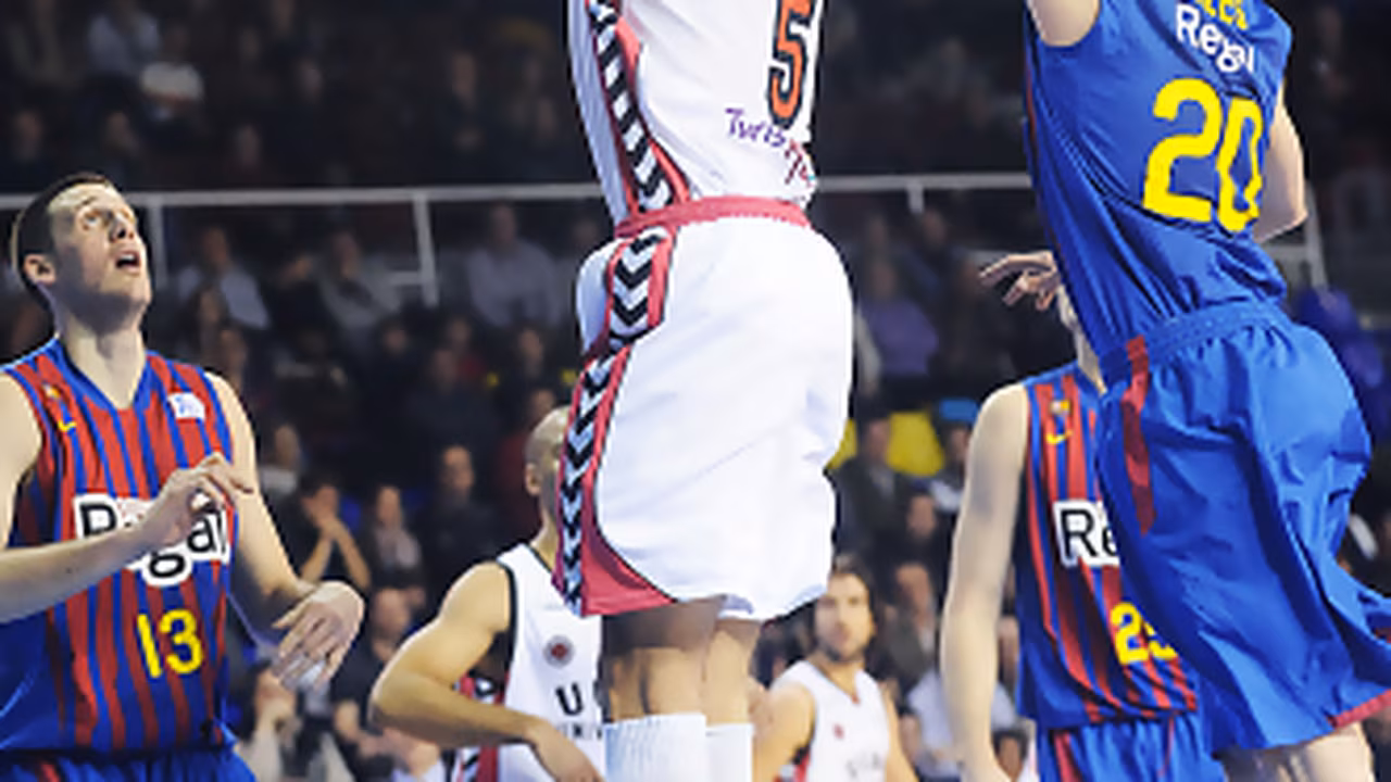 Paul Davis y James Augustine se marchan al Khimki; Aleksander Yanev se incorpora al Assignia Manresa