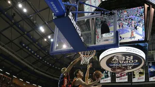 La constancia del Valencia Basket tumba al más fiero Laboral Kutxa (74-73)