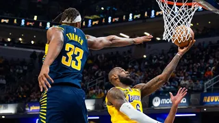 Lakers apostará todo a un pivot titular experto en tapones