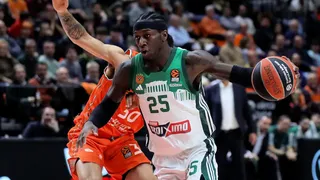 Difícil de creer: No ha fallado ni un tiro libre desde que llegó a Europa