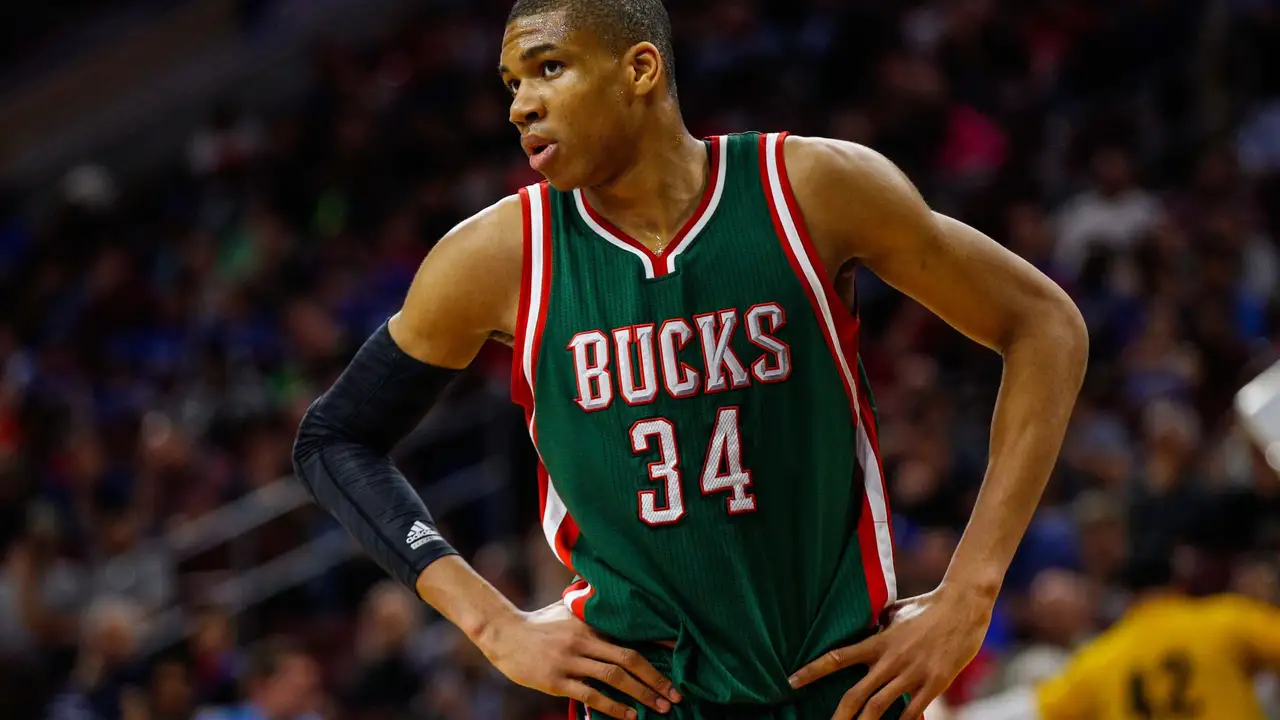Giannis Antetokounmpo contó cómo fue su debut en la NBA y quién le dio la “bienvenida”