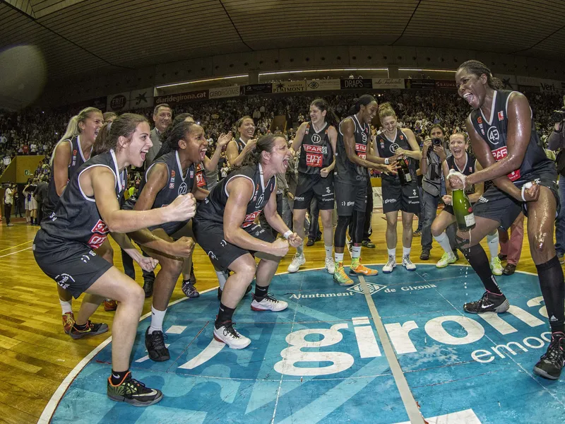 El Spar Citylift Girona barre al Perfumerías y consigue la primera liga de su historia