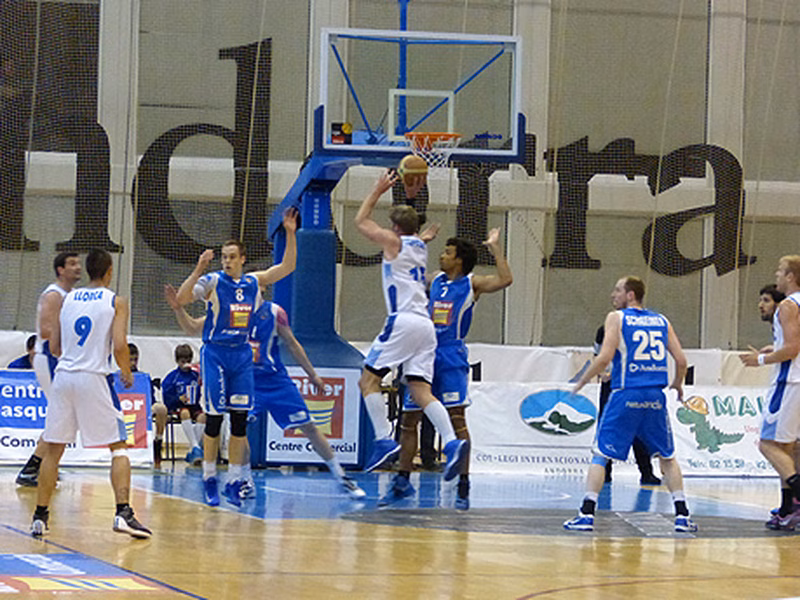 River Andorra se lleva un primer asalto con canastón de Blanch en el último segundo