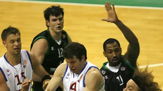 EL-J11 (miércoles); TAU pierde, pero salva el basket average, aunque el Montepaschi ya es equipo de Top 16. La Virtus de Roma se plantea un fichaje