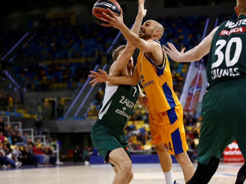 En un choque defensivo el Herbalife Gran Canaria fue mejor (73-66)