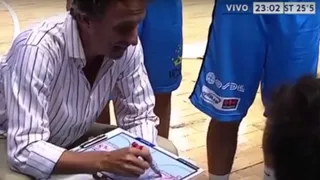 Cuando la jugada de pizarra sale perfecta: Sepo Ginobili, Juampi Vaulet y Bahía Basket