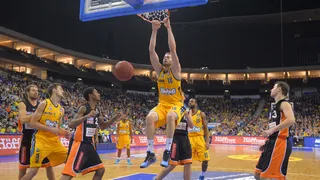 Berlín, 3 victorias seguidas por más de 20 puntos; Bamberg y John Bryant ya funcionan