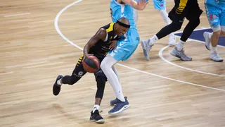 McFadden y los elementos doblegan a un luchador Cafés Candelas Breogán