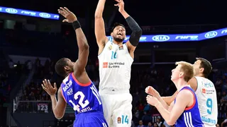 Luka Doncic y Gustavo Ayón se exhiben para dar la victoria en Estambul al Real Madrid