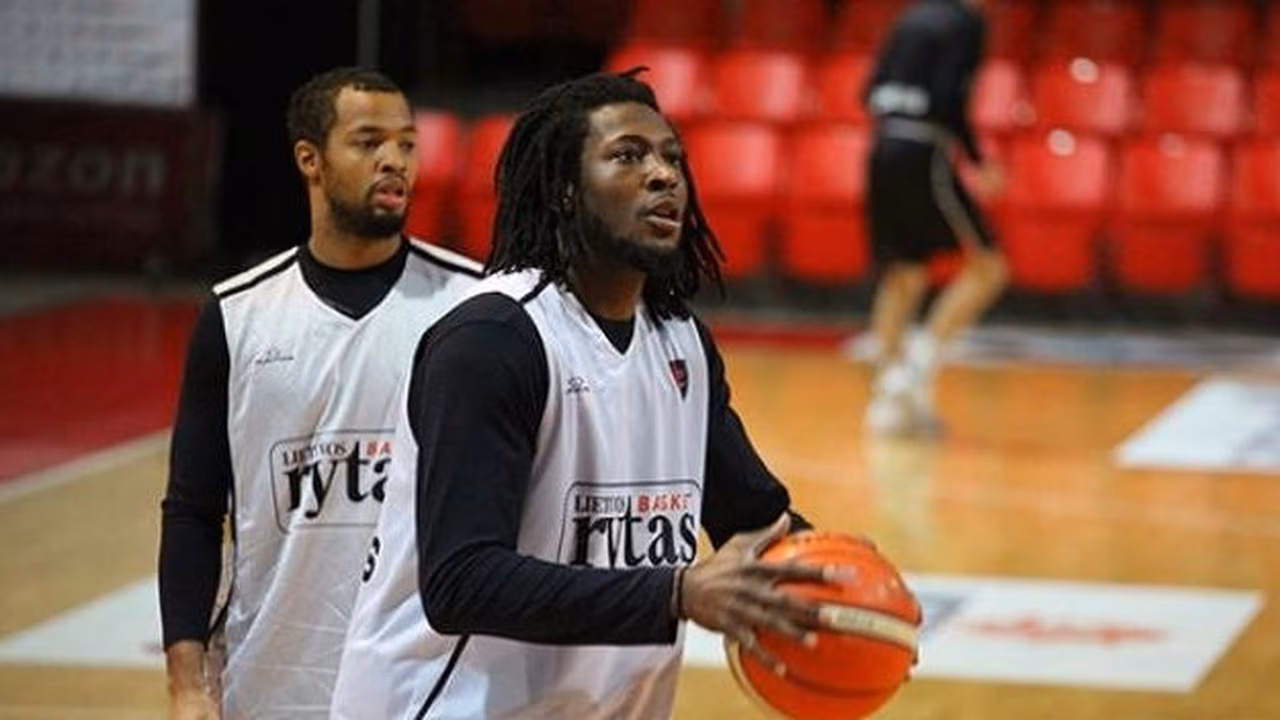 El Betis corta repentinamente a Taylor Brown