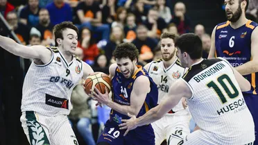 Peñas asalta de nuevo Pumarín y deja KO a Oviedo. Breogán iguala la serie gallega
