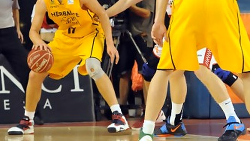 El Herbalife Gran Canaria remonta 16 puntos ante un Assignia Manresa colapsado (64-80)
