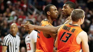 La estrella universitaria Marcus Smart pierde los papeles: empuja a un espectador