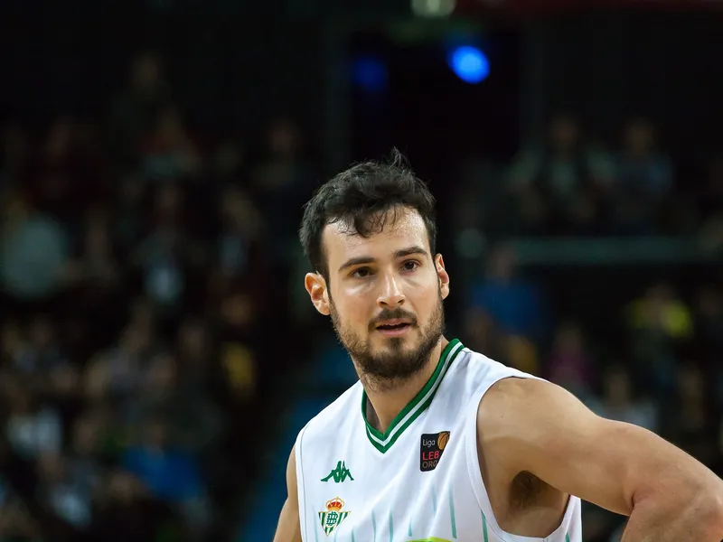 Costa y Badmus, movimientos de Granada y Coruña. ¿Javi Vega a LEB?
