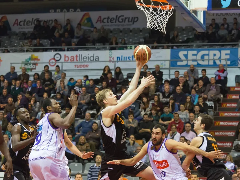 Tomas Hampl terminará la temporada en las filas del Básquet Coruña
