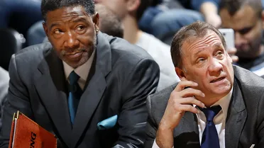 Sam Mitchell, al frente de los Wolves mientras se recupera Flip Saunders