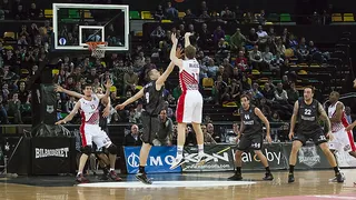 Adiós de Bilbao; un buzzer beater de Rudez mantiene vivo al CAI; pase para Valencia