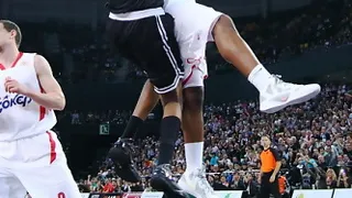 EL-J1 (Viernes): Bizkaia Bilbao Basket completa el debut soñado venciendo a Olympiacos por 76-61. Kirilenko, MVP de la Jornada (Incluye Top10 jugadas de la J1)