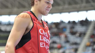 FC Barcelona Regal y Caja Laboral llegan a un acuerdo por el traspaso de Brad Oleson. Los vitorianos anuncian un “principio de acuerdo” con David Jelinek