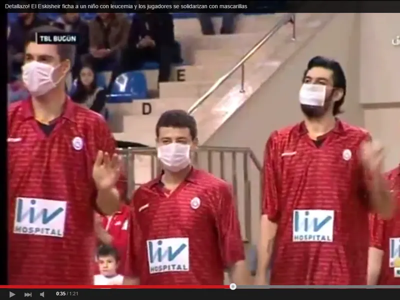 La grandeza del basket: máscaras en solidaridad con un enfermo de leucemia en Turquía
