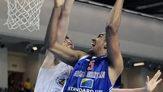 Kieron Achara firma por  Assignia Manresa