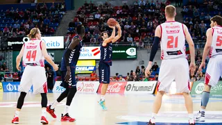 Y apareció Alberto Corbacho ¿Tiene Perasovic el sustituto de Causeur en casa?