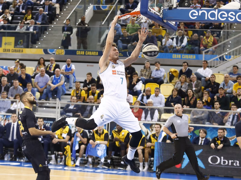 El Real Madrid acaba con el sueño tinerfeño y buscará el repóquer (59-77)