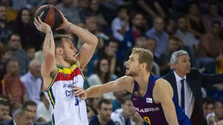 Singleton y la defensa mantienen invicto al Barça Lassa (67-63)