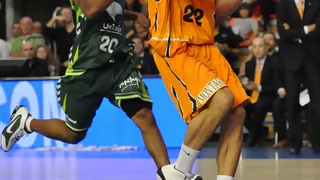 Xavi Rabaseda brilla en la victoria del Fuenla ante Unicaja (84-74)