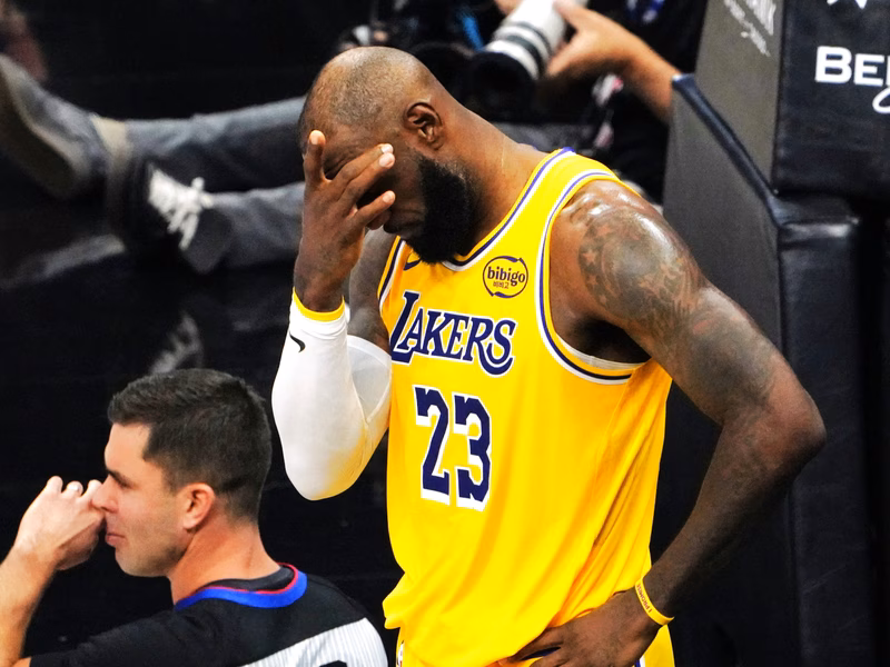 Los Ángeles Lakers tocan fondo ante los Charlotte Hornets