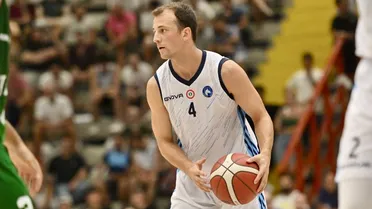 Debut de Kevin Pangos, con terremoto incluido, en Nápoles Basket