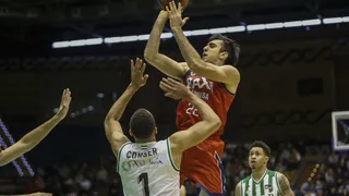 Manresa resta una vida al Betis y sigue escalando para jugar la Copa (88-89)