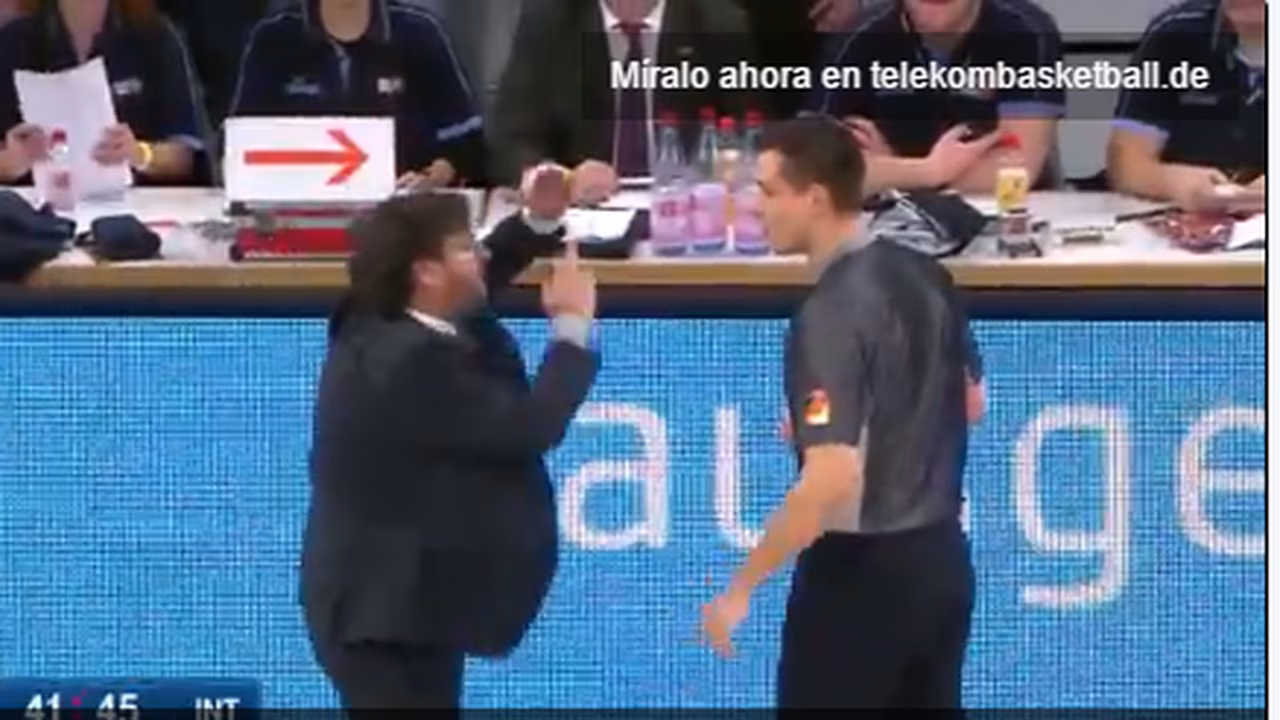 El Show de Trinchieri: señala una técnica al ¡árbitro! en el All Star alemán