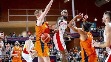 Lorenzo Brown y Rudy lideran la reacción y España suma un importante triunfo (64-86)