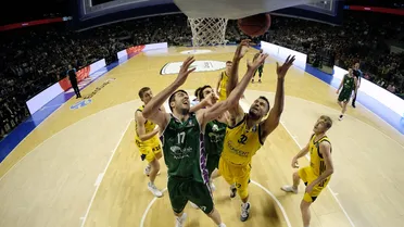 Giedraitis y un efectivo Alba Berlín fuerzan el tercer partido ante Unicaja (81-101)