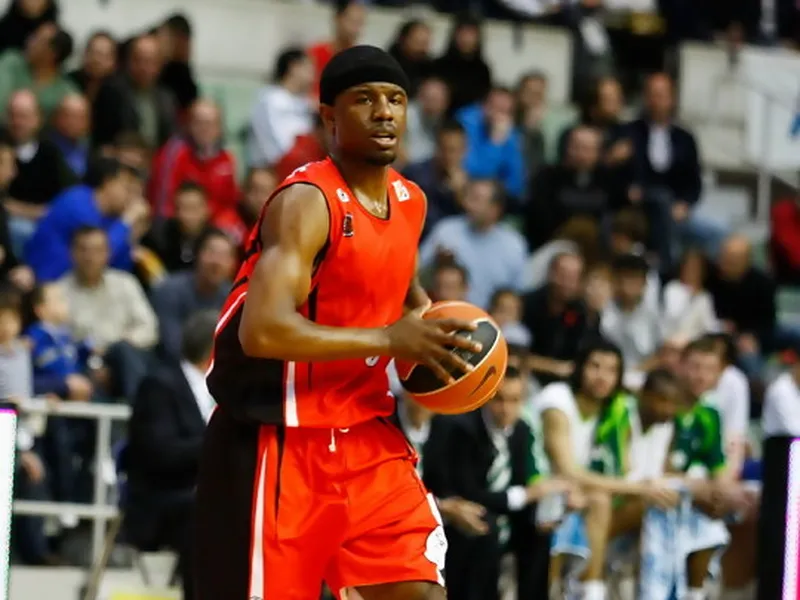 ACB Outside: Shammond Williams firma con Fabi Shoes Montegranaro. Perasovic deja el banquillo de Efes Pilsen