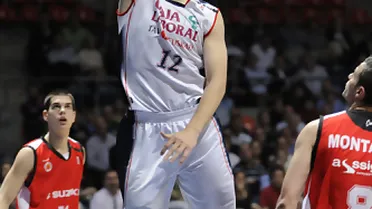 Cinco minutos de buen baloncesto le sirven al Caja Laboral para acabar con el Suzuki Manresa (78-69)