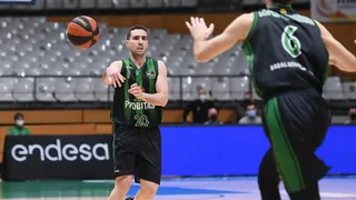 La remontada final de Monbus Obradoiro no basta ante un Joventut muy ofensivo (91-84)