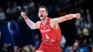 Mateusz Ponitka tumba al campeón y lleva a Polonia a semifinales