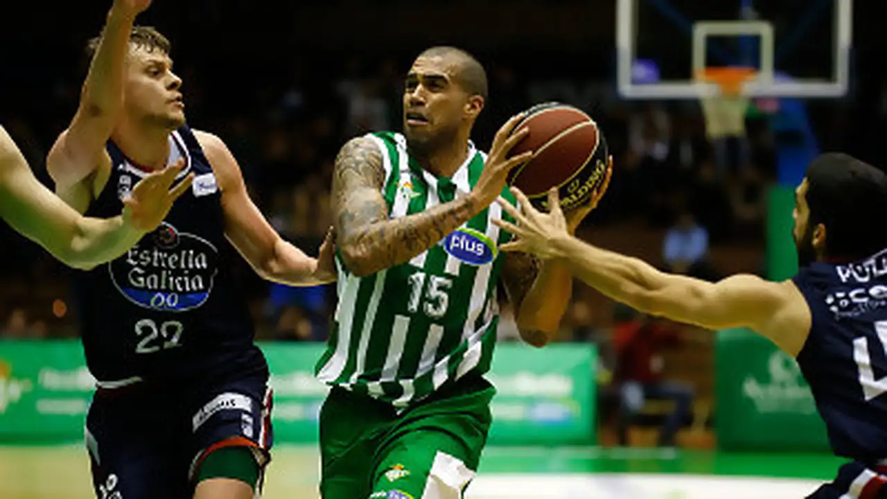 El Real Betis se estrena en liga y doblega a Obradoiro (83-77)
