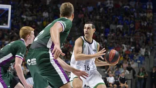 Unicaja aprieta al final para llevarse un mal partido ante el Joventut (77-65)