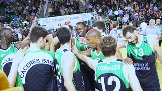 Cáceres, paso firme hacia el ascenso. Araberri, descendido. Tarragona, al alza