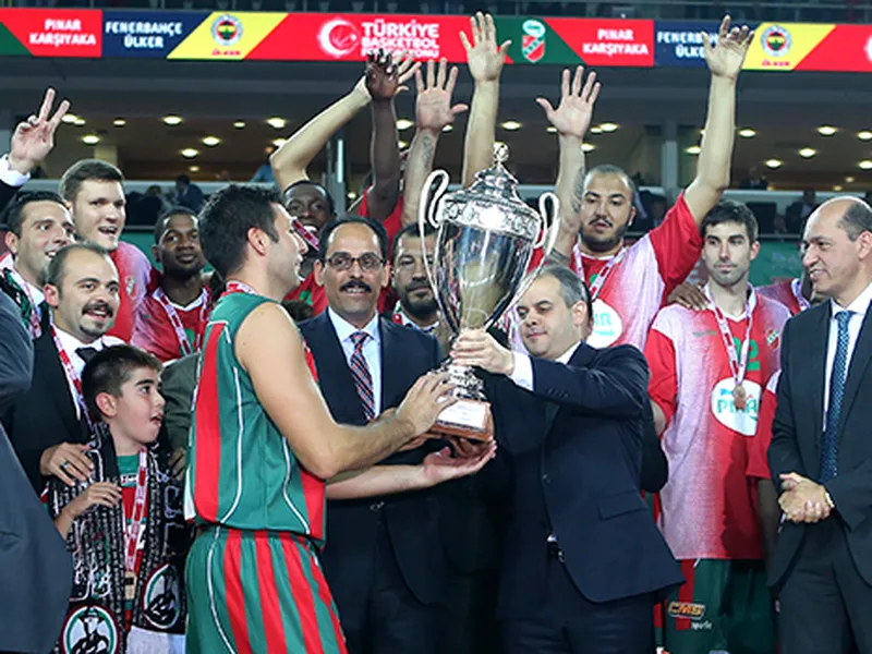Primer bofetón: el potente Fenerbahce cae en la Supercopa turca ante Pinar Karsiyaka