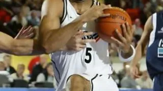 Ademola Okulaja, con problemas de salud