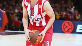 Milos Teodosic, nombrado MVP de la Euroliga. Juan Carlos Navarro, incluido en el Quinteto Ideal