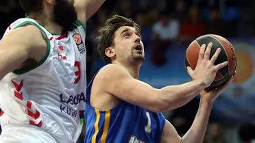 Shved y Augustine acaban con la resistencia baskonista (76-68)