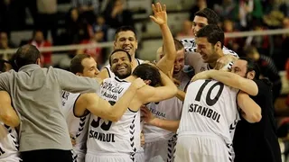 Lofton deja en la cuneta al CAI. Pachanga helena para BB. Agresión en Ljubljana (Vídeos)